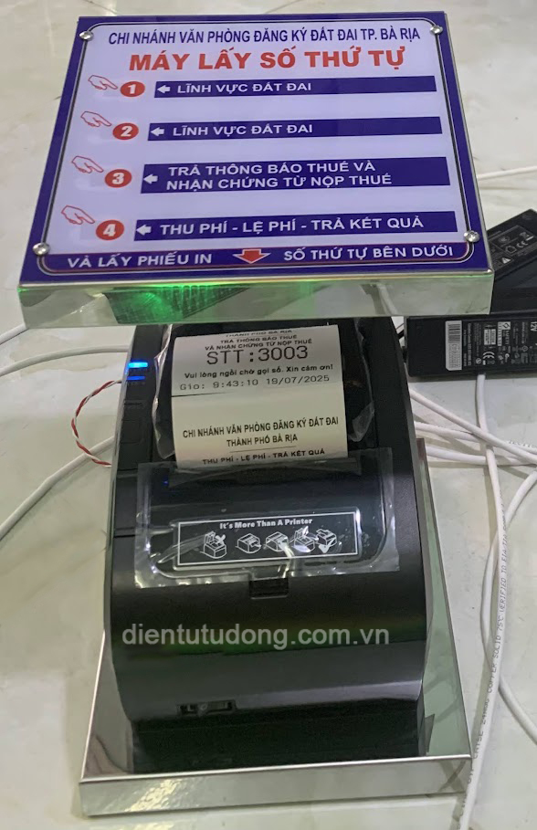 Máy lấy số xếp hàng tự động cho văn phòng đăng ký đất đai. Máy lấy số xếp hàng tự động cho văn phòng đăng ký đất đai.